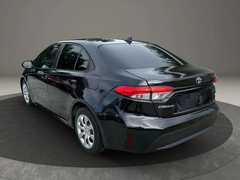 Used 2021 Toyota Corolla LE image 3