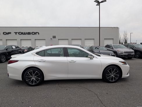 Certified 2025 Lexus ES 300h w/ Premium Package image 2