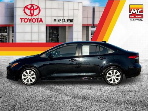 Used 2024 Toyota Corolla LE FWD image 2