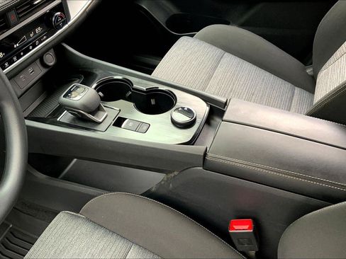 Used 2023 Nissan Rogue SV image 16