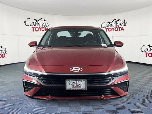 Used 2024 Hyundai Elantra SE image 2