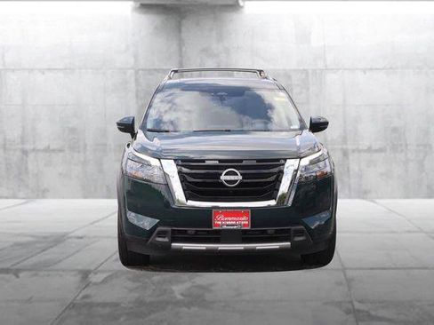 Used 2025 Nissan Pathfinder SL w/ SL Premium Package FWD image 4
