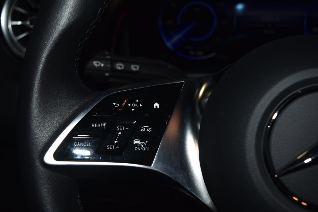 Used 2024 Mercedes-Benz EQB 300 4MATIC image 10
