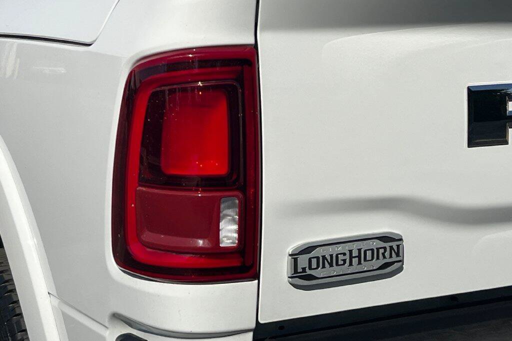 Used 2025 RAM 2500 Limited AWD/4WD image 26