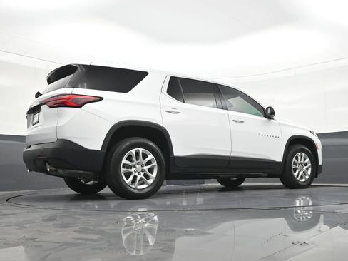 Used 2023 Chevrolet Traverse LS FWD image 32