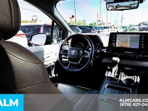 Used 2023 Toyota Sienna Platinum image 21
