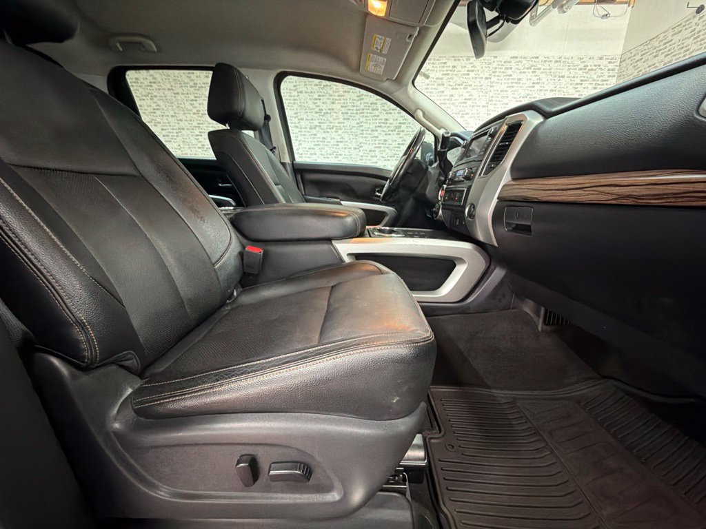 Used 2019 Nissan Titan SL w/ Chrome Package AWD/4WD image 11