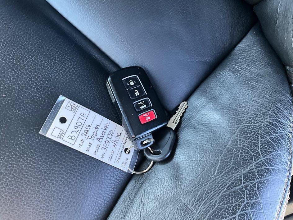 Used 2016 Toyota Avalon XLE FWD image 34
