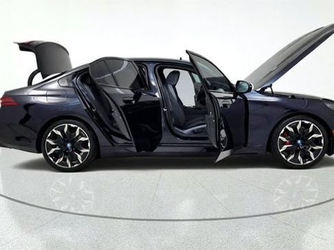 Used 2024 BMW i5 eDrive40i w/ M Sport Package RWD image 20