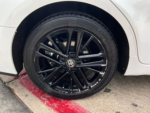 Used 2025 Toyota Camry SE image 9