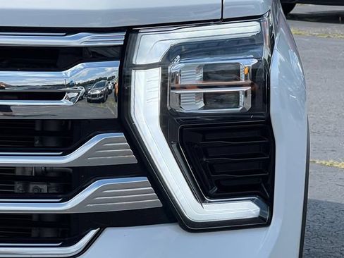 Used 2024 Chevrolet Silverado 2500 High Country w/ High Country Premium Package AWD/4WD image 45