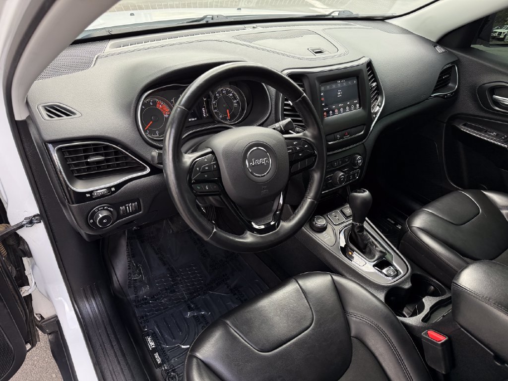 Used 2020 Jeep Cherokee Latitude Plus AWD/4WD image 22