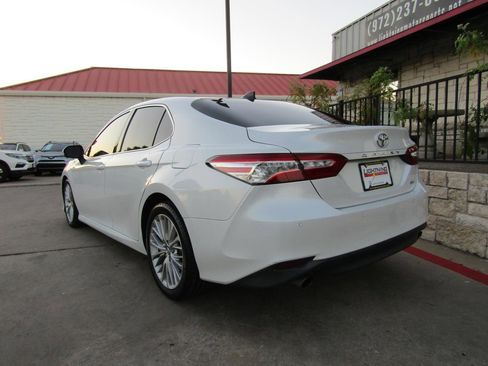 Used 2019 Toyota Camry XLE image 3