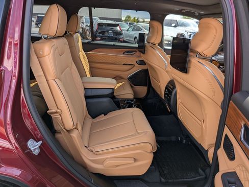Used 2025 Jeep Grand Cherokee L Summit AWD/4WD image 29