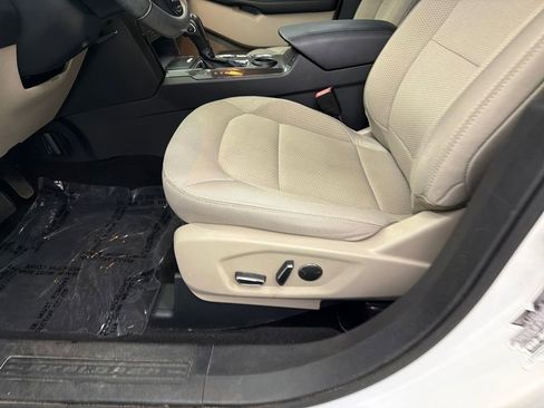 Used 2018 Ford Explorer XLT FWD image 10