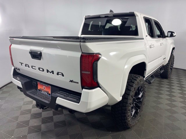 Used 2025 Toyota Tacoma SR5 AWD/4WD image 8