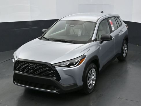 Used 2025 Toyota Corolla Cross L image 28