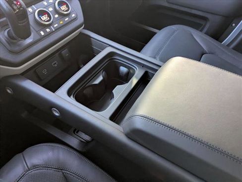 Used 2024 Land Rover Defender 110 S image 12