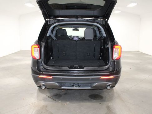 Used 2022 Ford Explorer XLT w/ Equipment Group 202A image 16