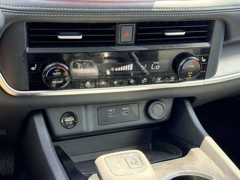 Used 2025 Nissan Rogue SV w/ SV Premium Package FWD image 22