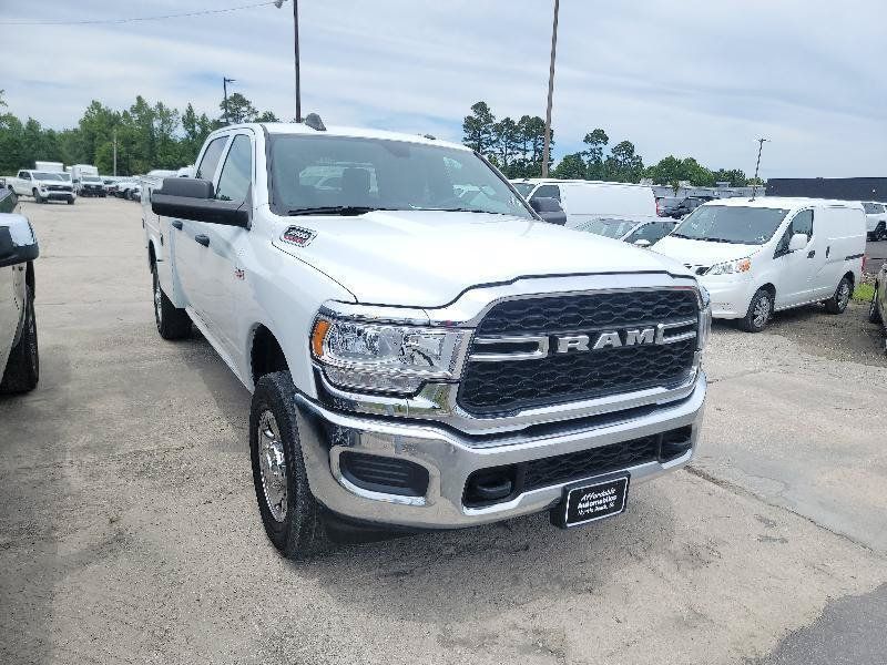 Used 2022 RAM 3500 Tradesman w/ Chrome Appearance Group AWD/4WD image 2