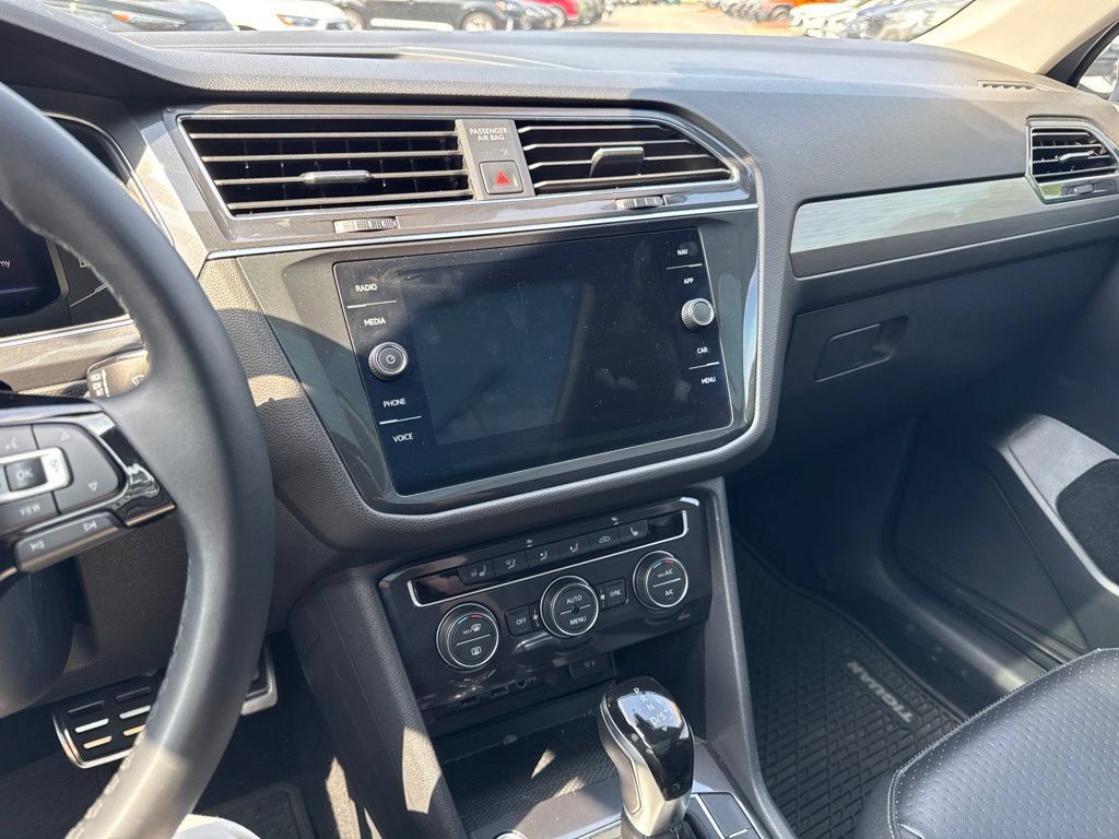Used 2020 Volkswagen Tiguan SEL w/ 3rd Row Seat Package AWD/4WD image 4