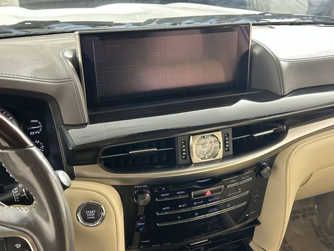 Used 2018 Lexus LX 570 4WD image 17
