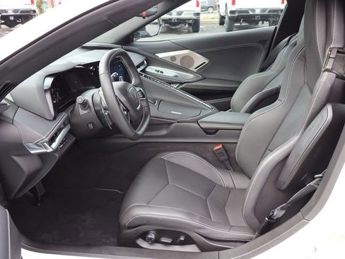 Used 2024 Chevrolet Corvette Stingray Preferred Cpe w/ Z51 Performance Package RWD image 3