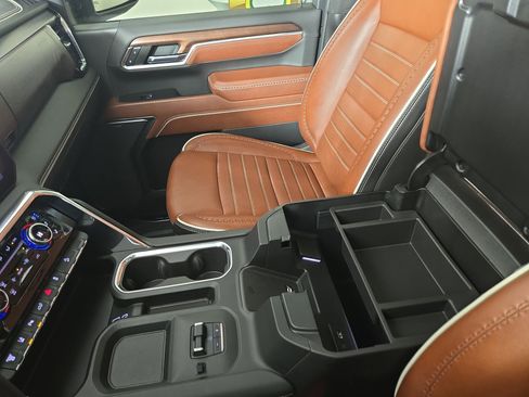 Used 2024 GMC Sierra 2500 Denali Ultimate image 25