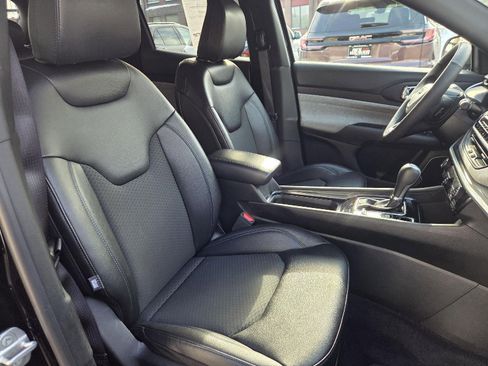 Used 2025 Jeep Compass Latitude image 29