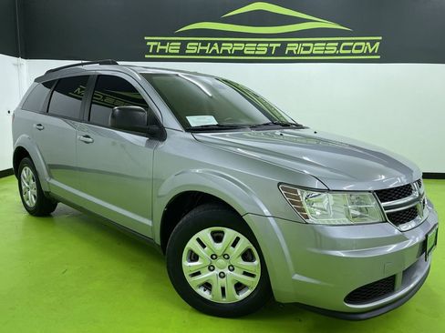 Used 2020 Dodge Journey SE image 1