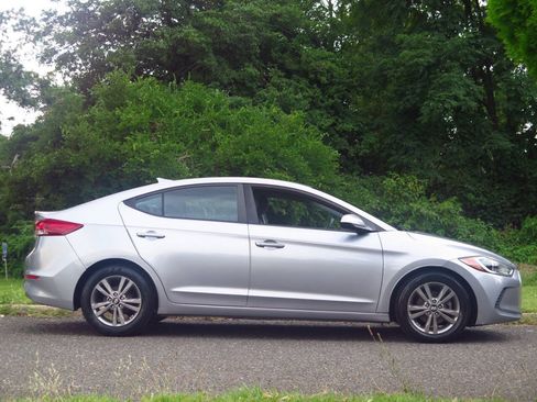 Used 2017 Hyundai Elantra SE FWD image 5