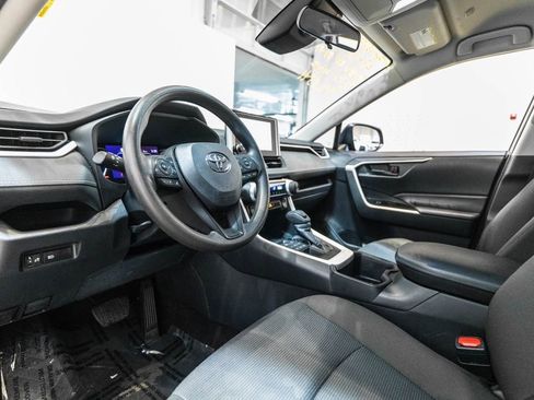 Used 2024 Toyota RAV4 LE AWD/4WD image 4