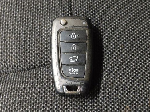 Used 2021 Hyundai Elantra SE FWD image 32