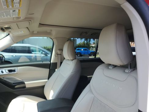 Used 2022 Ford Explorer Platinum w/ Equipment Group 601A AWD/4WD image 21