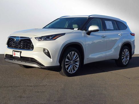 Used 2023 Toyota Highlander Platinum image 7