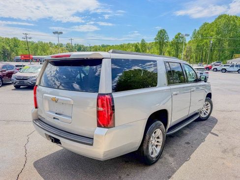 Used 2017 Chevrolet Suburban LT image 4