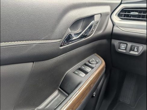 Used 2023 GMC Acadia SLE w/ Driver Convenience Package image 19