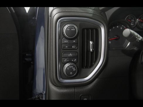 Used 2022 Chevrolet Silverado 1500 LT AWD/4WD image 6