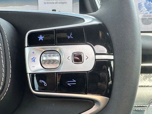 Used 2025 Genesis G90 3.5T image 33