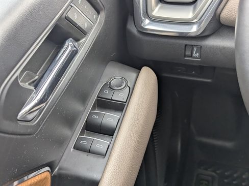 Used 2023 GMC Canyon Denali image 28