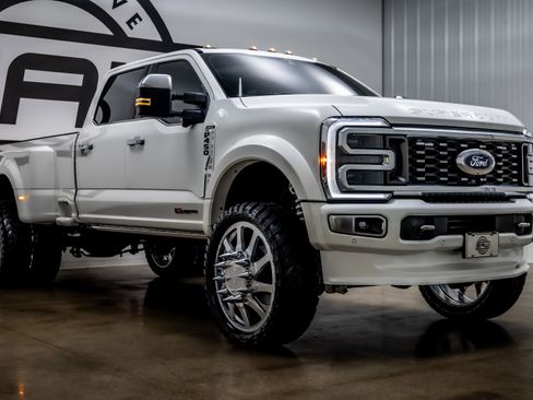 Used 2024 Ford F450 Limited w/ FX4 Off-Road Package image 36