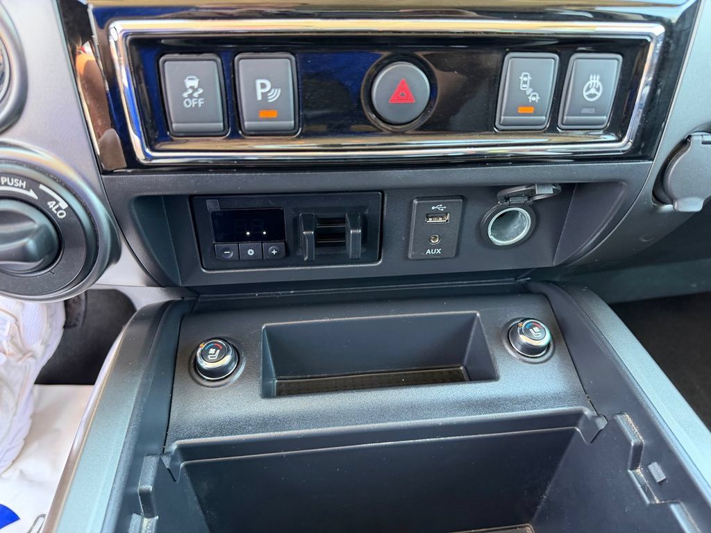 Used 2018 Nissan Titan Platinum Reserve AWD/4WD image 14