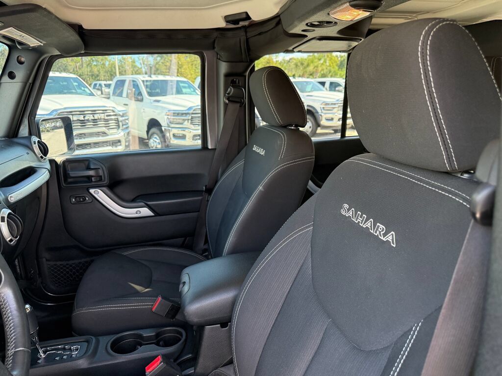 Used 2017 Jeep Wrangler Unlimited Sahara w/ Connectivity Group AWD/4WD image 20