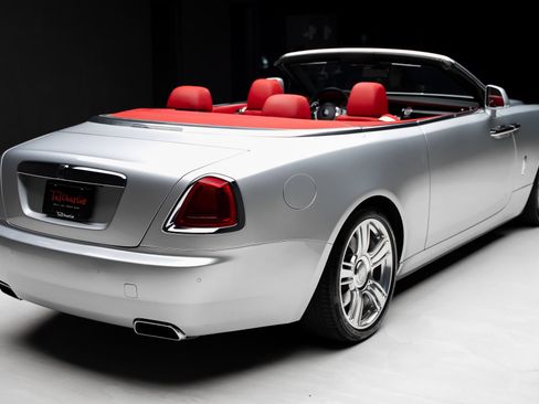 Used 2017 Rolls-Royce Dawn RWD image 36