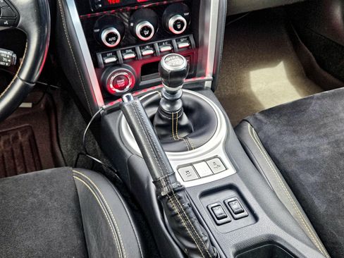 Used 2017 Subaru BRZ Series.Yellow image 17