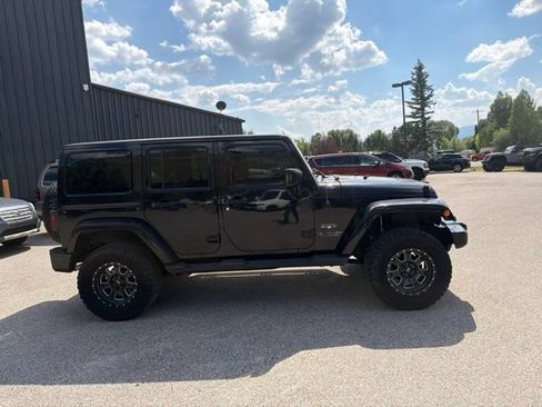 Used 2016 Jeep Wrangler Unlimited Sahara w/ Connectivity Group AWD/4WD image 9