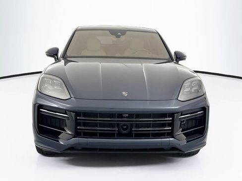 Used 2025 Porsche Cayenne Turbo AWD/4WD image 2