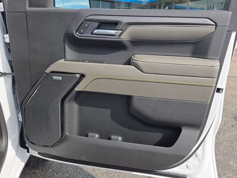 New 2026 Chevrolet Silverado 1500 ZR2 image 8