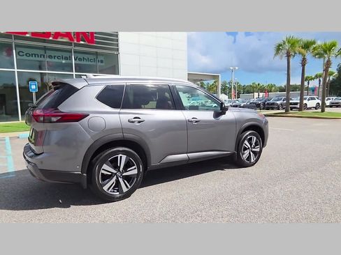 Used 2025 Nissan Rogue SL w/ Tech Package FWD image 34